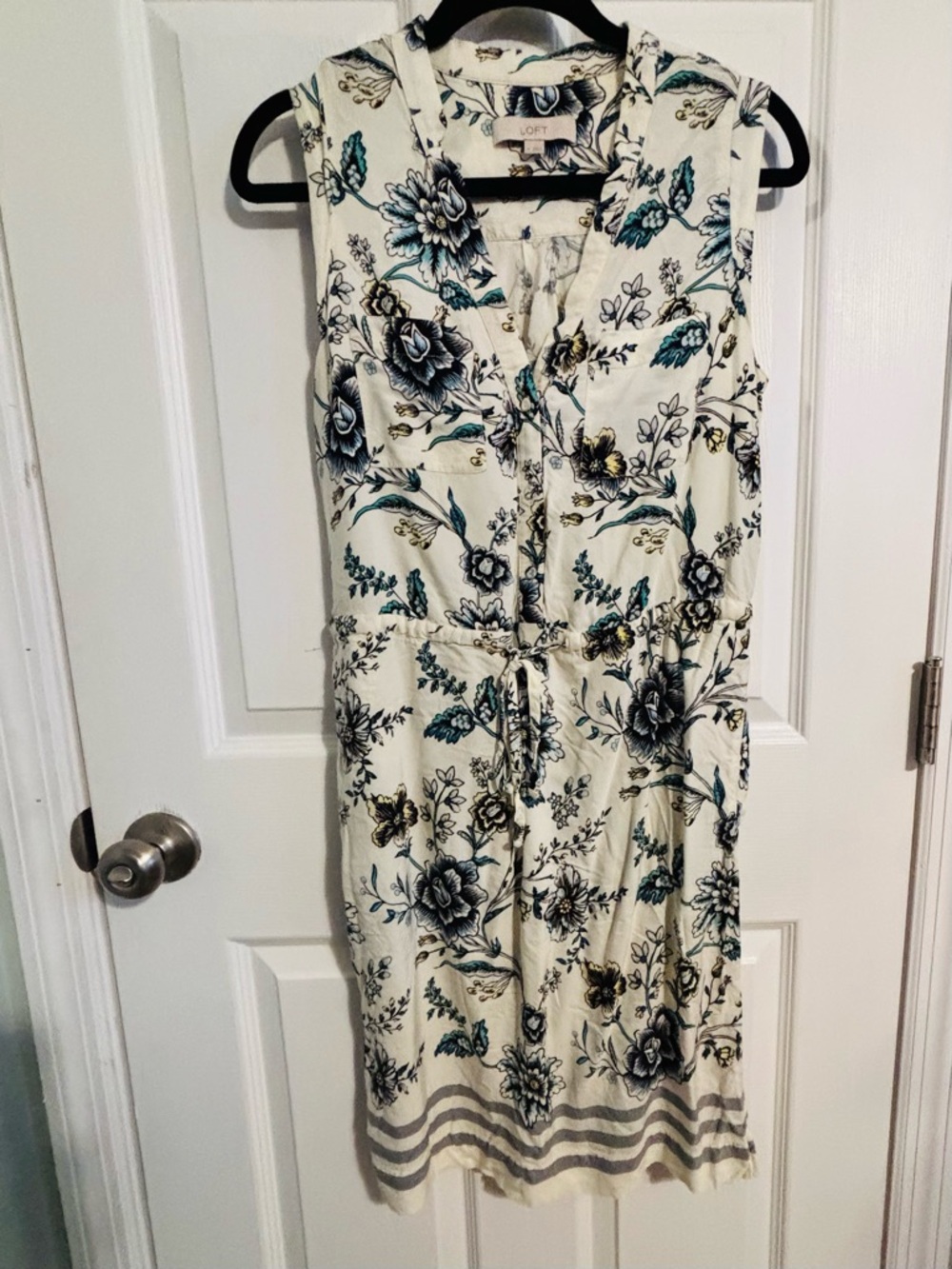 😍LOFT Cream Floral Sleeveless Drawstring Dress Size medium